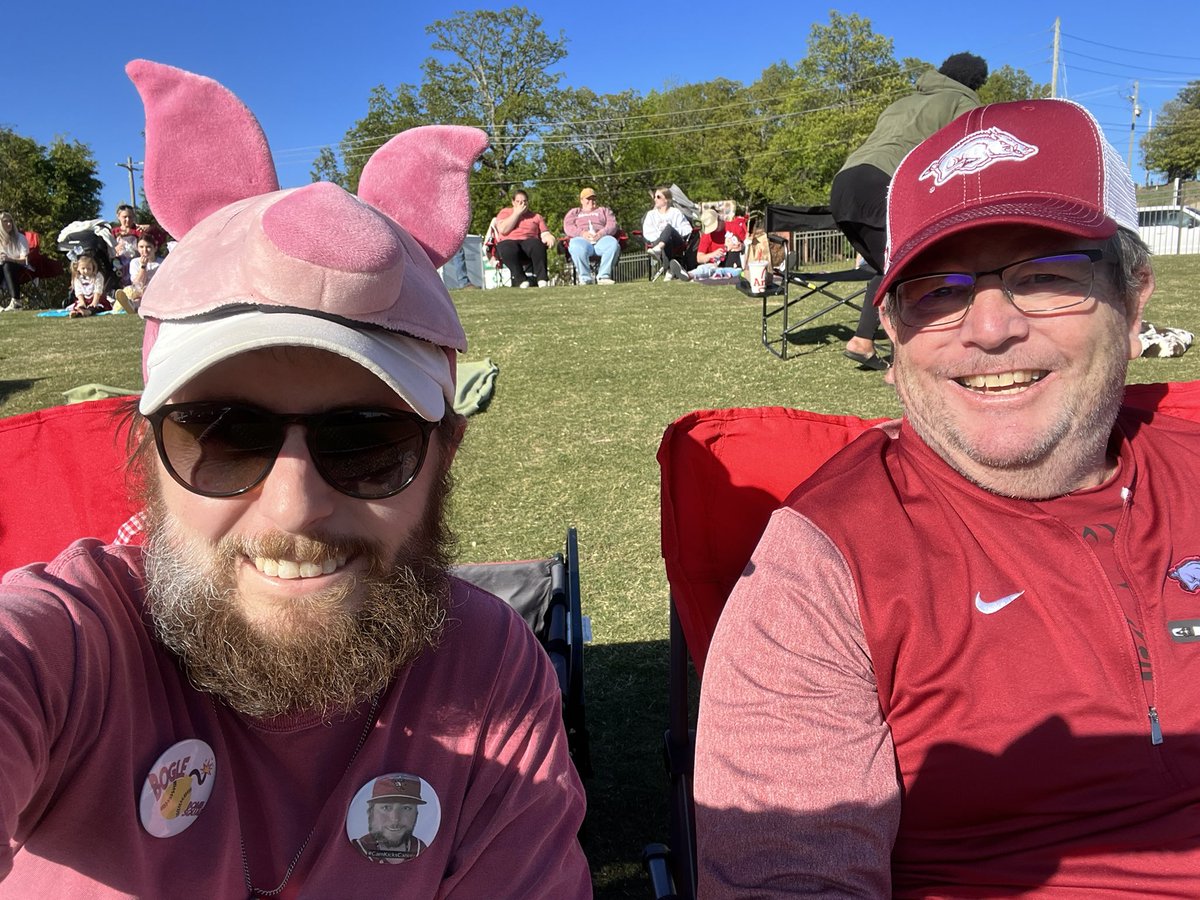 CamdenRiley's tweet image. Gorgeous night for @RazorbackSB with my dad!! #wps #onerazorback #razorbacksoftball