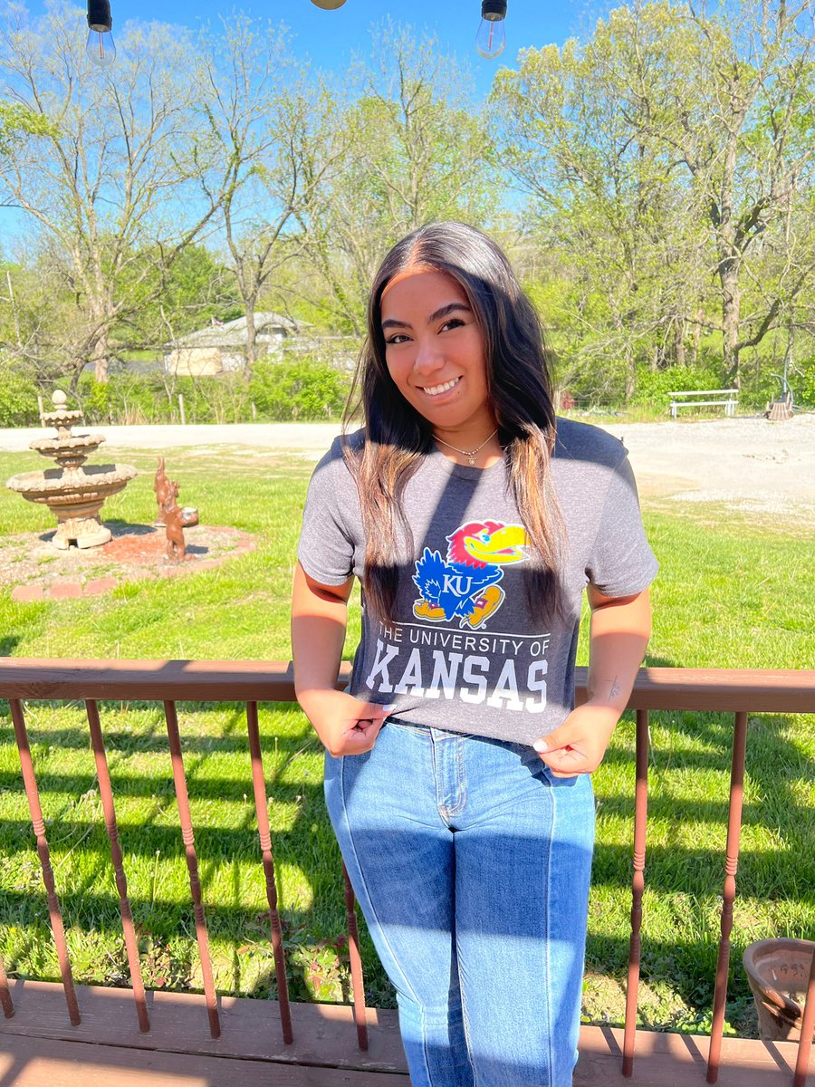 Emily Damian tweet media