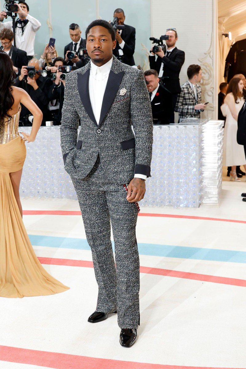 sportswithlogs's tweet photo. Stefon Diggs said ON THEME😍 #MetGala https://t.co/EnfXm7AzdJ