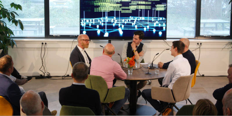 AI in de maakindustrie: voorkom een Sherlock Holmes syndroom industrievandaag.nl/ai-in-de-maaki…
AI in de maakindustrie? Denk daarbij bijvoorbeeld aan voorspellend onderhoud, supply-chain optimalisatie of slimmer productontwerp. 
#industrie #techniek #industrie40 #maakindustrie #machinebouw