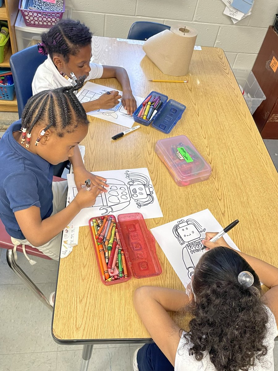 KSmith_ArtEd's tweet photo. Kinders created their own Lego characters today! They did a great job adding so many details! @apsupdate @APSBenteen @docdrewlovett @DrCSLPadgett @erickson_sarah_ @sara_womack https://t.co/RSJU93fyKB