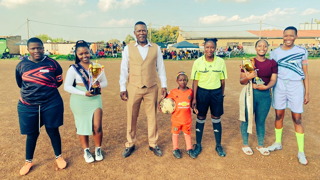pooe_games's tweet photo. 💯⚽Easter Games 2K23
Women soccer champions🏆
Well done🎉👏🏽👏🏽👏🏽
Killer Girls FC

#kasiwomenfootball
#kasidiski https://t.co/j5lw51m7id
