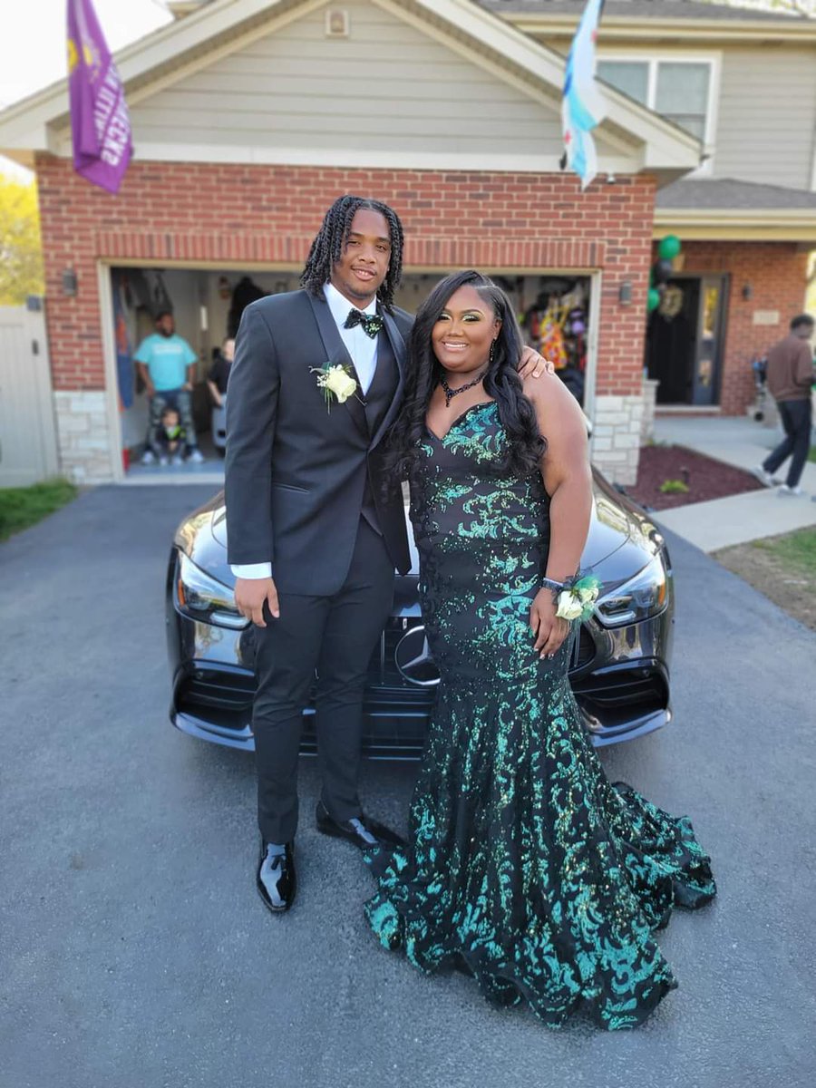 KaydenPorter6's tweet image. Little recap from Prom 2023! Took a break from the cleats and bat!