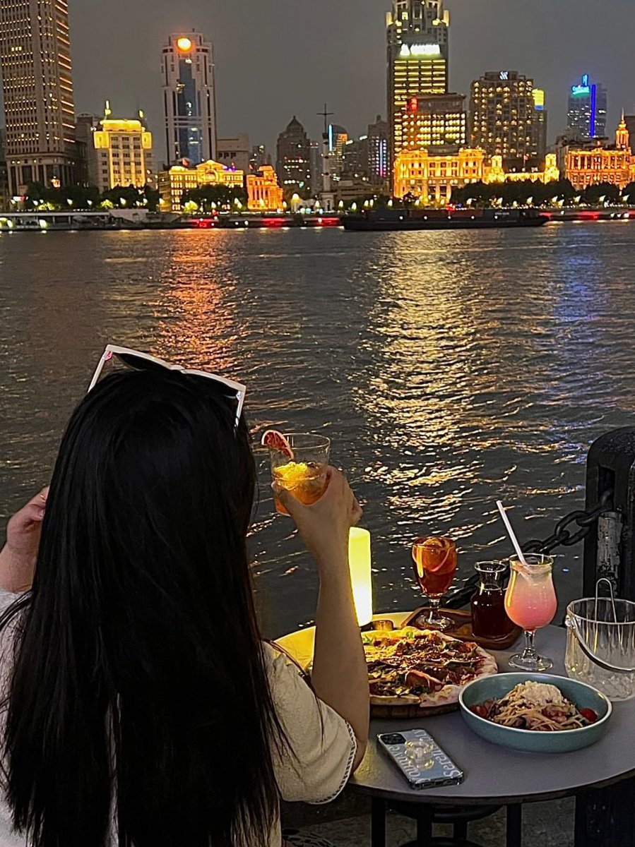 mrdaniel91's tweet photo. This is the romance of Shanghai, where you can see the sunset and the sea🌄 https://t.co/0UZ1bdAJqJ