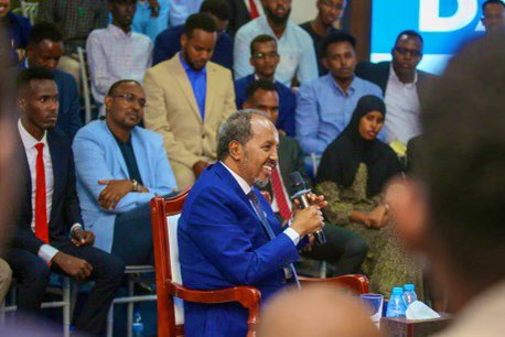 HassanSMohamud's tweet photo. Tonight's town hall was an important opportunity to connect with the Somali people &amp; hear their perspectives on key issues that matter most to them. As leaders, we must be willing to engage with our citizens &amp; work together to build a stronger,more inclusive &amp; prosperous Somalia. https://t.co/cSY6YaKmEL