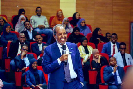 HassanSMohamud's tweet photo. Tonight's town hall was an important opportunity to connect with the Somali people &amp; hear their perspectives on key issues that matter most to them. As leaders, we must be willing to engage with our citizens &amp; work together to build a stronger,more inclusive &amp; prosperous Somalia. https://t.co/cSY6YaKmEL