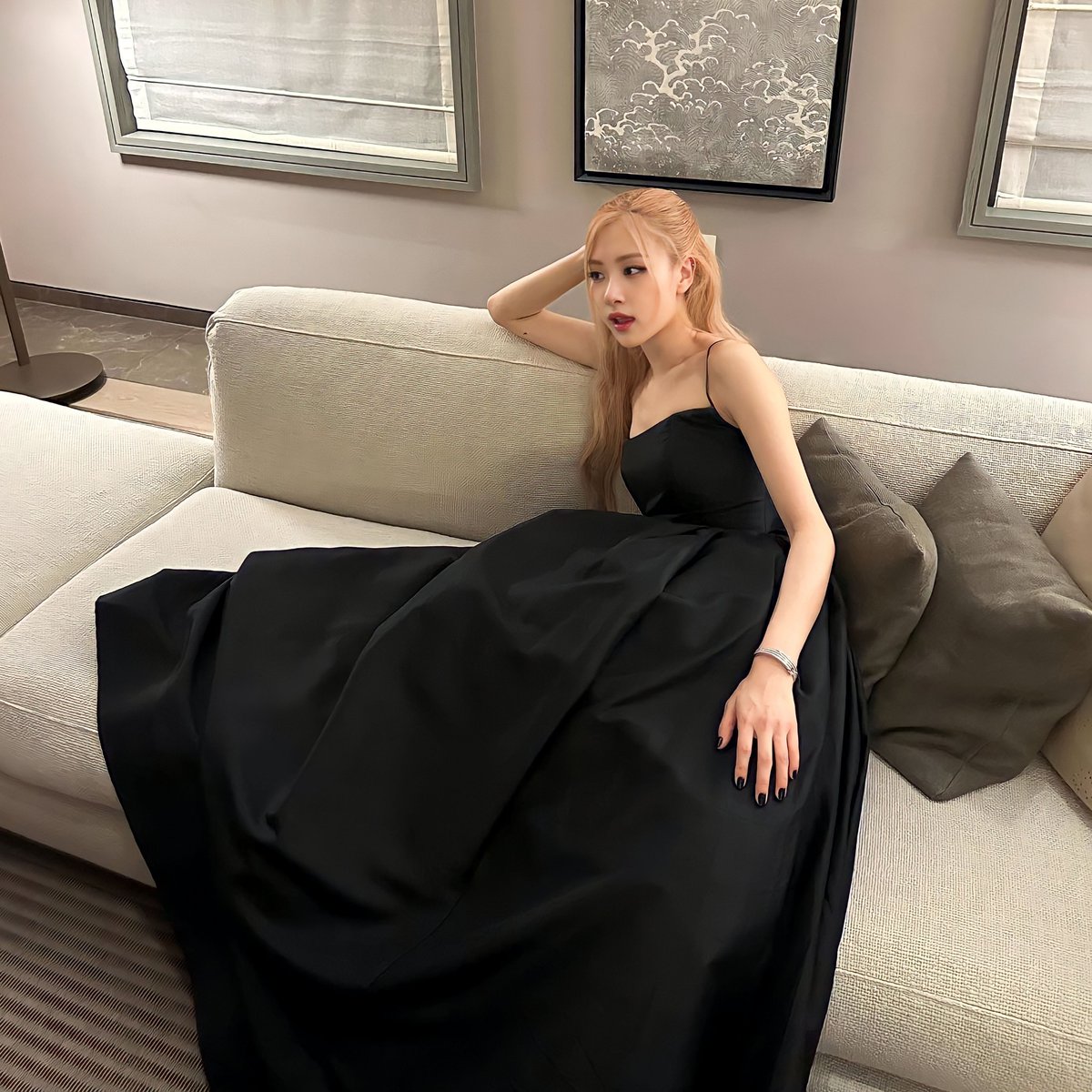 rosé tiny tweet media