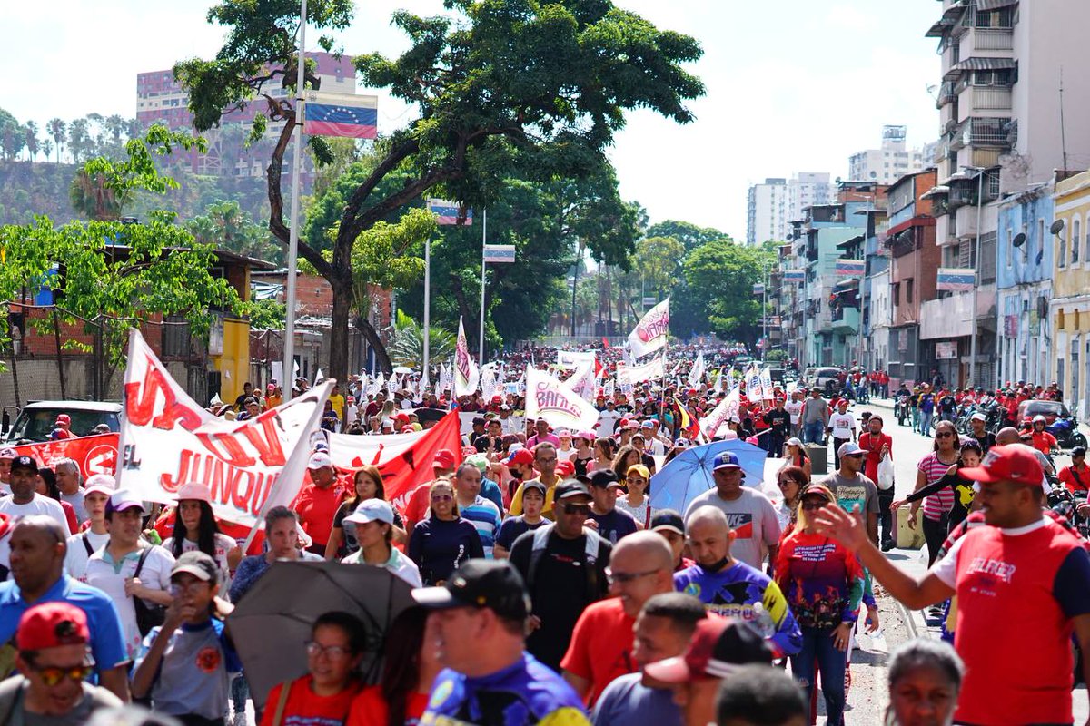 Felicito a la Clase Obrera Venezolana por la multitudinaria marcha que se desplegó por las calles de Caracas y del país, en el marco del Día Internacional de las Trabajadoras y Trabajadores. Juntos levantamos en alto las banderas de la dignidad, la igualdad y la justicia social.