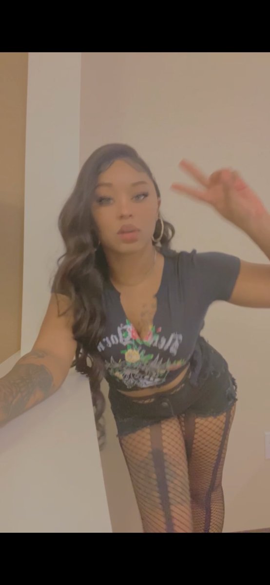 bagg_ladii's tweet photo. @keirstyyy #NFTBABE https://t.co/ZGG4gTaUh0