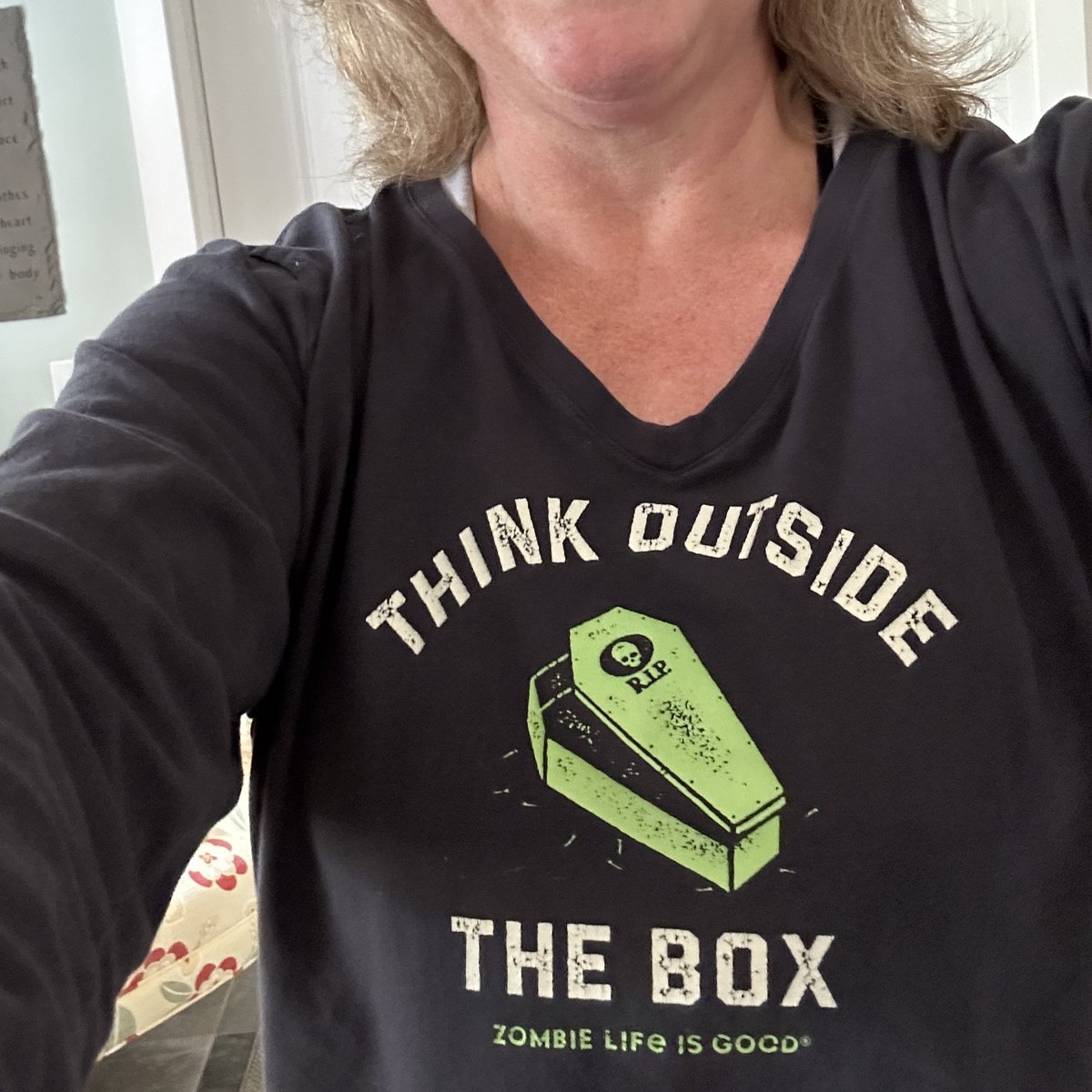 LisaGardnerBks's tweet image. My fav t-shirt. What does your clothing say about you?  😊 #thinkoutsidethebox #comfyclothes #readytowrite @Lifeisgood