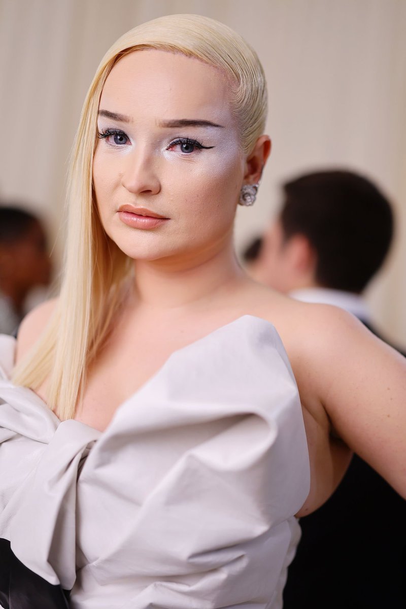 imagina trombar com isso na dentro eu ia morrer de susto #MetGala