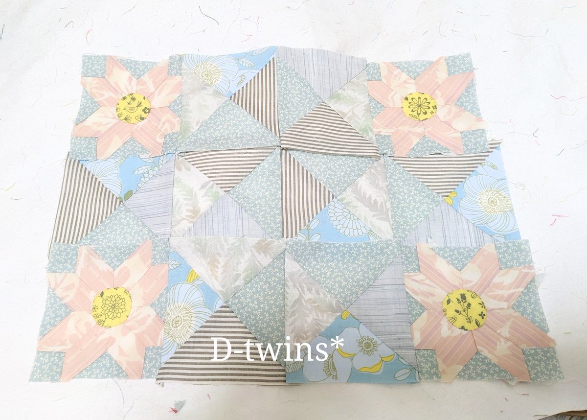 Dtwins_handmade's tweet image. #patchworkquilt
ティータイムや、簡単な軽食に良さげなマットを制作中♪

北欧風のイメージにしたくて…
そんな感じにもならなかったけど、とっても優しくていい感じになりそうです。
上中下を繋いだらキルティングが出来るぅ～😌
なんか可愛いなぁ～。
ウキウキ🥰

#おうちでカフェ