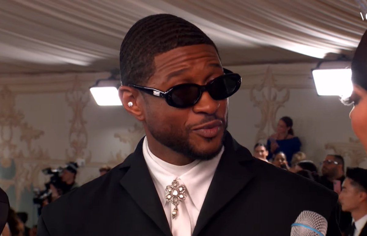 since_bruno's tweet photo. Desde que eu nasci, o Usher tem o mesmo rosto sempre...como pode isso? Esse querido dorme no formol https://t.co/fYFowrabwc
