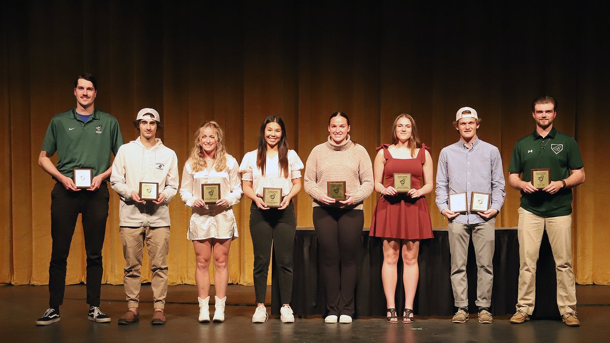 CastletonSports's tweet image. Castleton&apos;s spring student-athletes were honored on Monday night at Casella Theater, with Team MVPs and the President&apos;s Cup for Academic Excellence awarded!

📰 castletonsports.com/news/2023/5/1/…