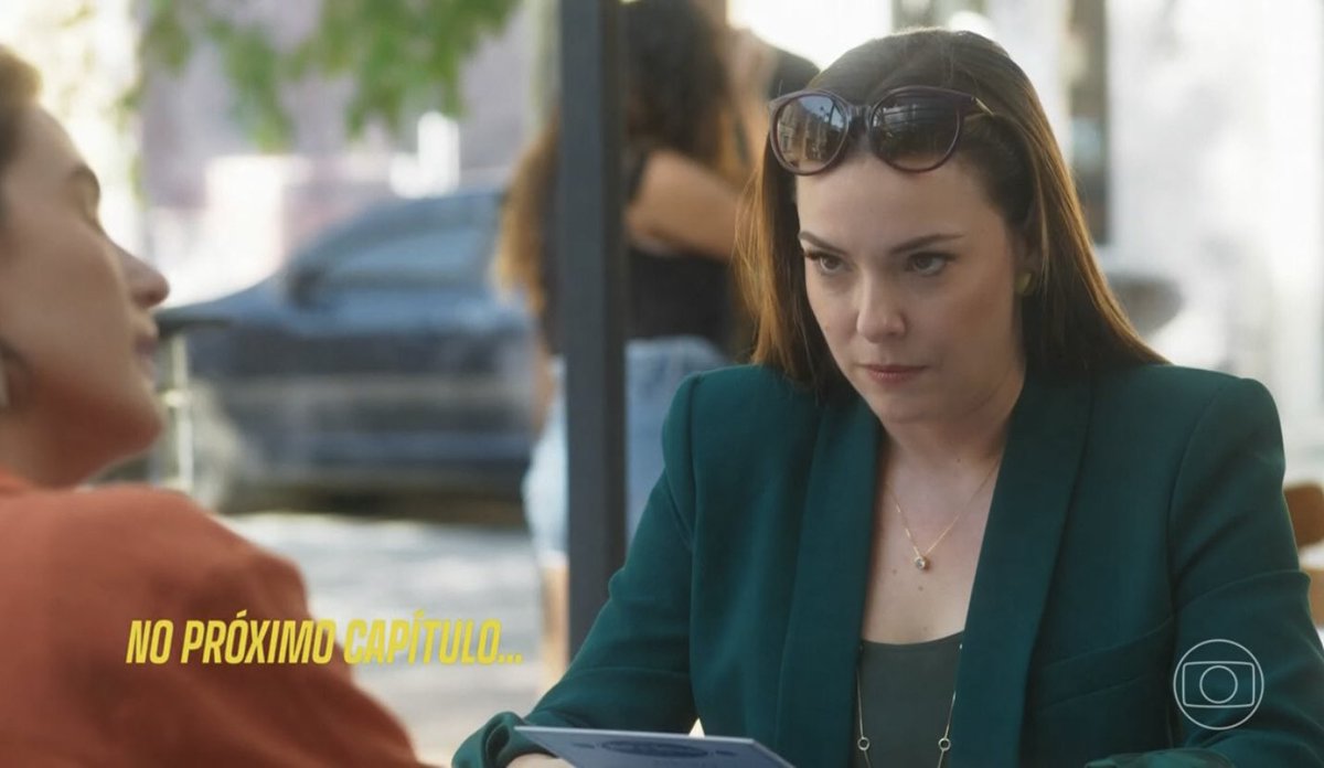 mundosztejnman's tweet photo. “não atende mais os telefonemas da sua ex futura namorada” A CLARA FUZILANDO A HELENA COM O OLHAR #VaiNaFe https://t.co/XDeJViDMjx