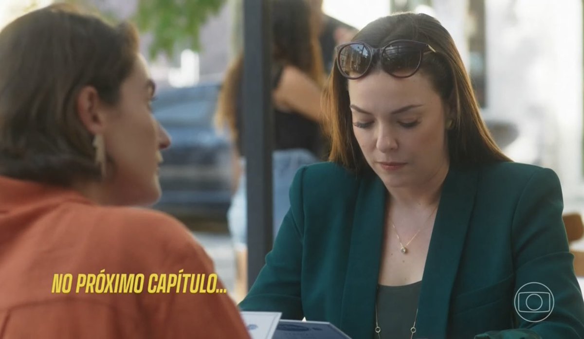 mundosztejnman's tweet photo. “não atende mais os telefonemas da sua ex futura namorada” A CLARA FUZILANDO A HELENA COM O OLHAR #VaiNaFe https://t.co/XDeJViDMjx