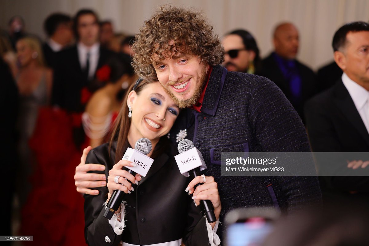 veryharryhill's tweet image. Notice how they’re purposely not showing his hooves