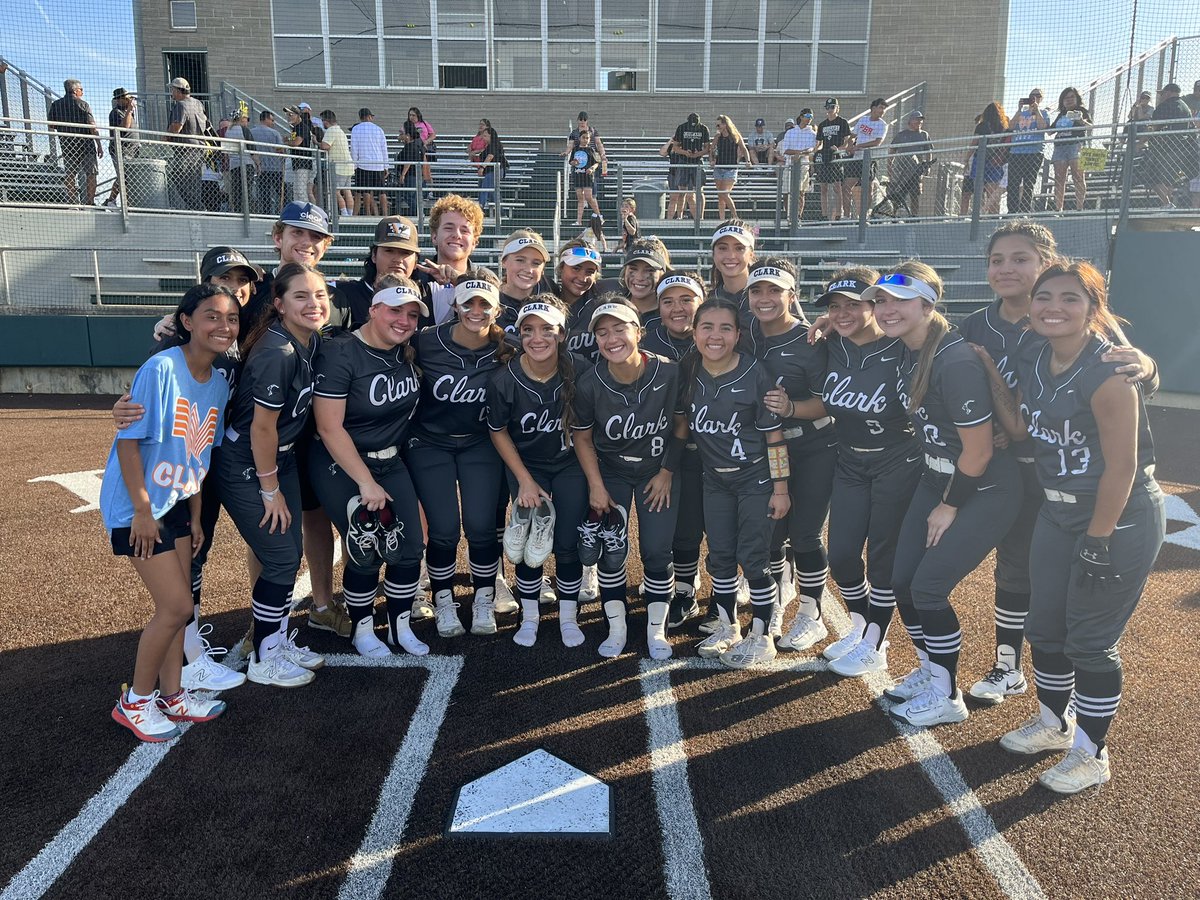 ClarkSoftball's tweet photo. Super proud of this team for a great season! It ended earlier than we’d hoped, but they fought until the end. Three seniors retired their cleats today, and we wish them the best post softball. We are excited to watch @aliyahfarrell05 continue her journey in college 🥎. 🖤🩶❤️🩶🖤 https://t.co/Uxhps66XAa