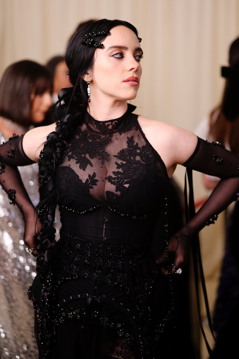 etnow's tweet photo. Billie Eilish is everything we wanted at the #MetGala. https://t.co/ljpvHWomE2