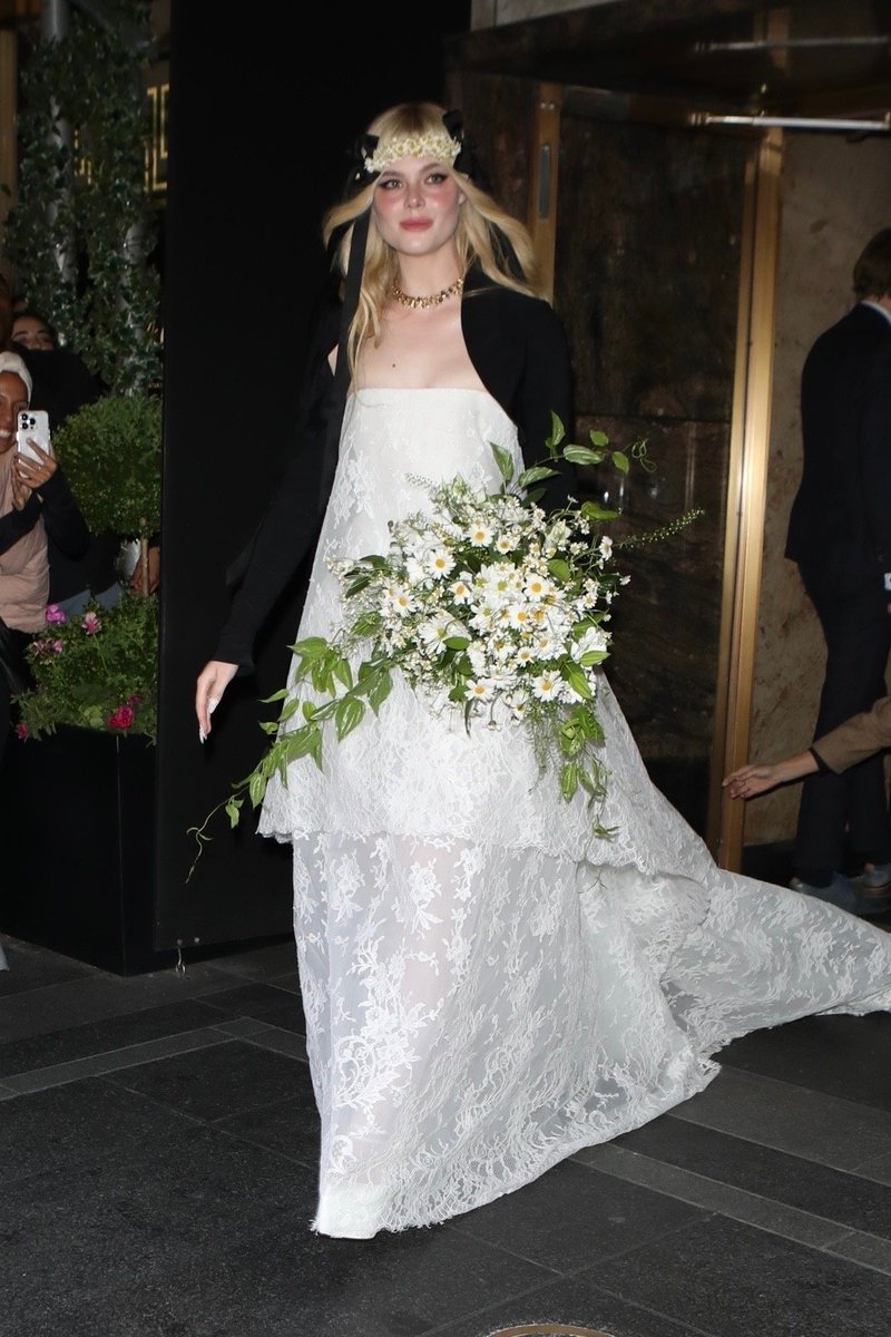 cinemagicc's tweet photo. elle fanning looks absolutely stunning as a bride wearing vivienne westwood for met gala (2023) https://t.co/e3P2HS5HNf
