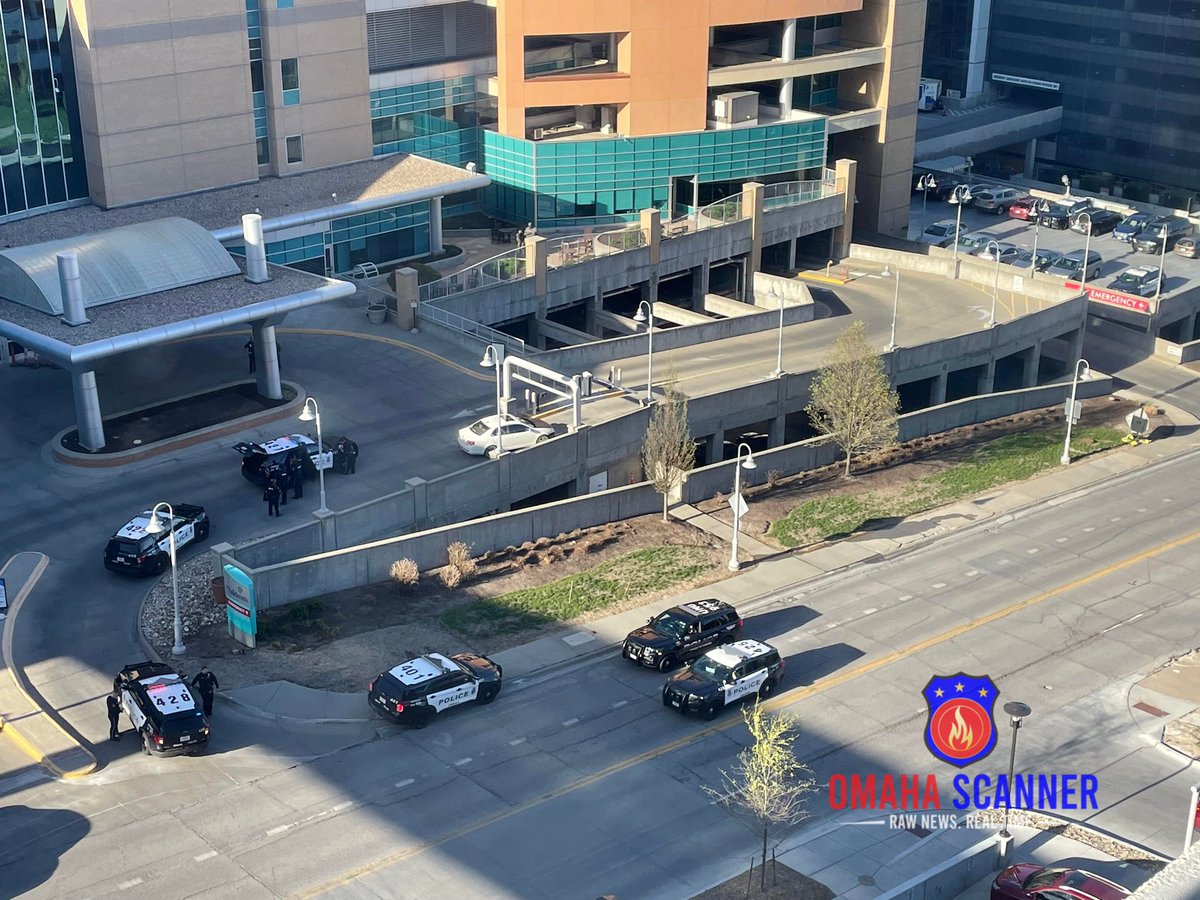 omaha_scanner's tweet photo. .@OmahaPolice detained one male without incident after an attempt to locate was broadcast for a DV suspect who sent a photo of an AR-15 and claimed he was enroute to Children’s Hospital. Officers quickly located the suspect vehicle. https://t.co/4eEKgA1aWS