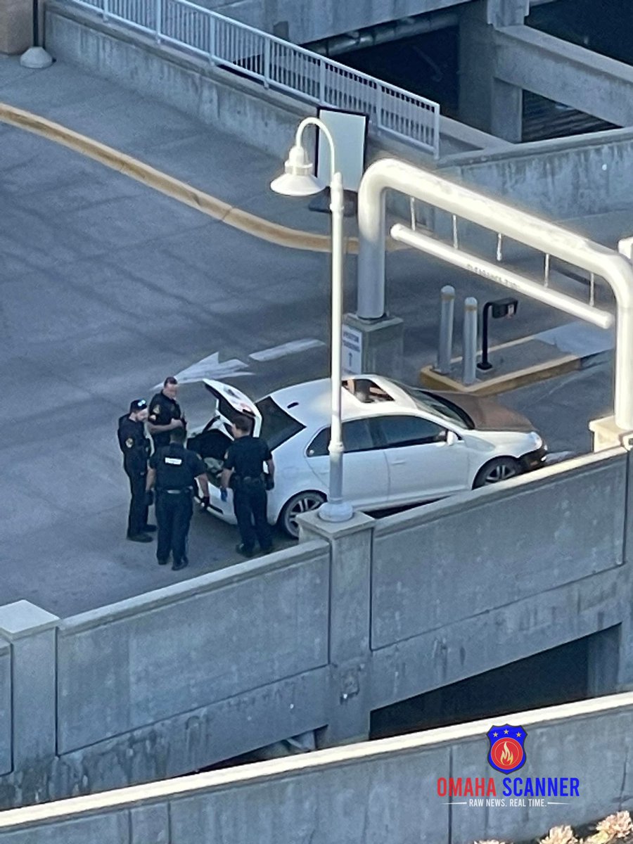 omaha_scanner's tweet photo. .@OmahaPolice detained one male without incident after an attempt to locate was broadcast for a DV suspect who sent a photo of an AR-15 and claimed he was enroute to Children’s Hospital. Officers quickly located the suspect vehicle. https://t.co/4eEKgA1aWS