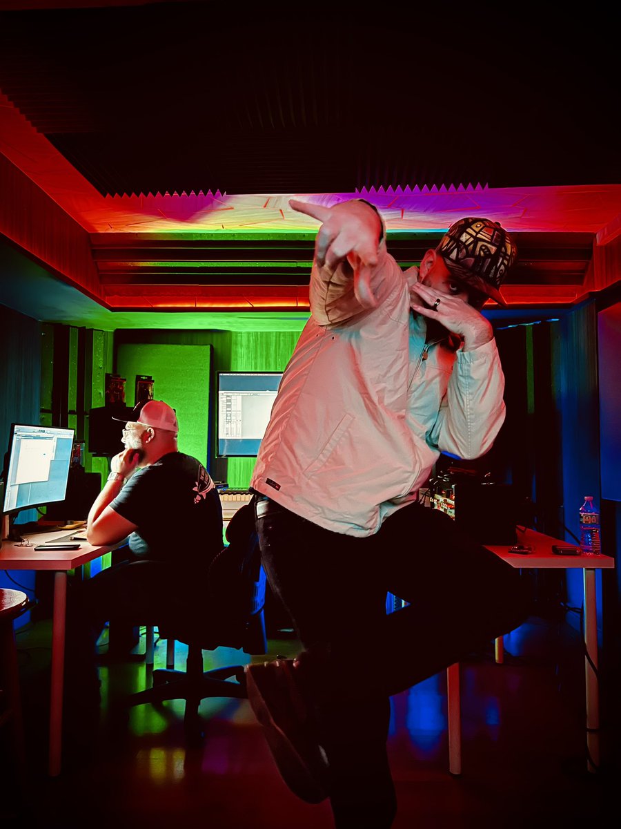 In the studio with <a href="/MiamiBeatWave/">Miami Beat Wave</a> recording something special for <a href="/metarebelzeth/">Meta Rebelz 🐾🦴</a> stay tuned y’all 👀 Shout out to the fam <a href="/ethwhaledave/">🦴David-Taylor.eth🇺🇸</a> <a href="/kryptobaby777/">KB (lil florida)</a> and <a href="/EthRobertlail/">Robert</a> 🙏🏼

📸: <a href="/coliveravisuals/">Christy Love</a>