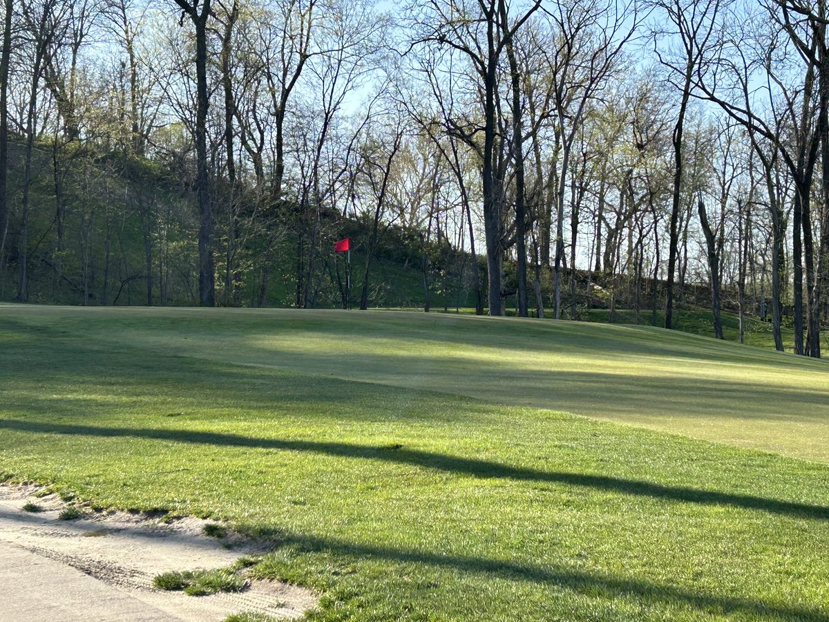 BallardGGolf's tweet photo. TCI did not disappoint in both challenges and great views. Besides a little wind, it’s a great day for golf! Roll Bombers! https://t.co/fTSmlWxMba