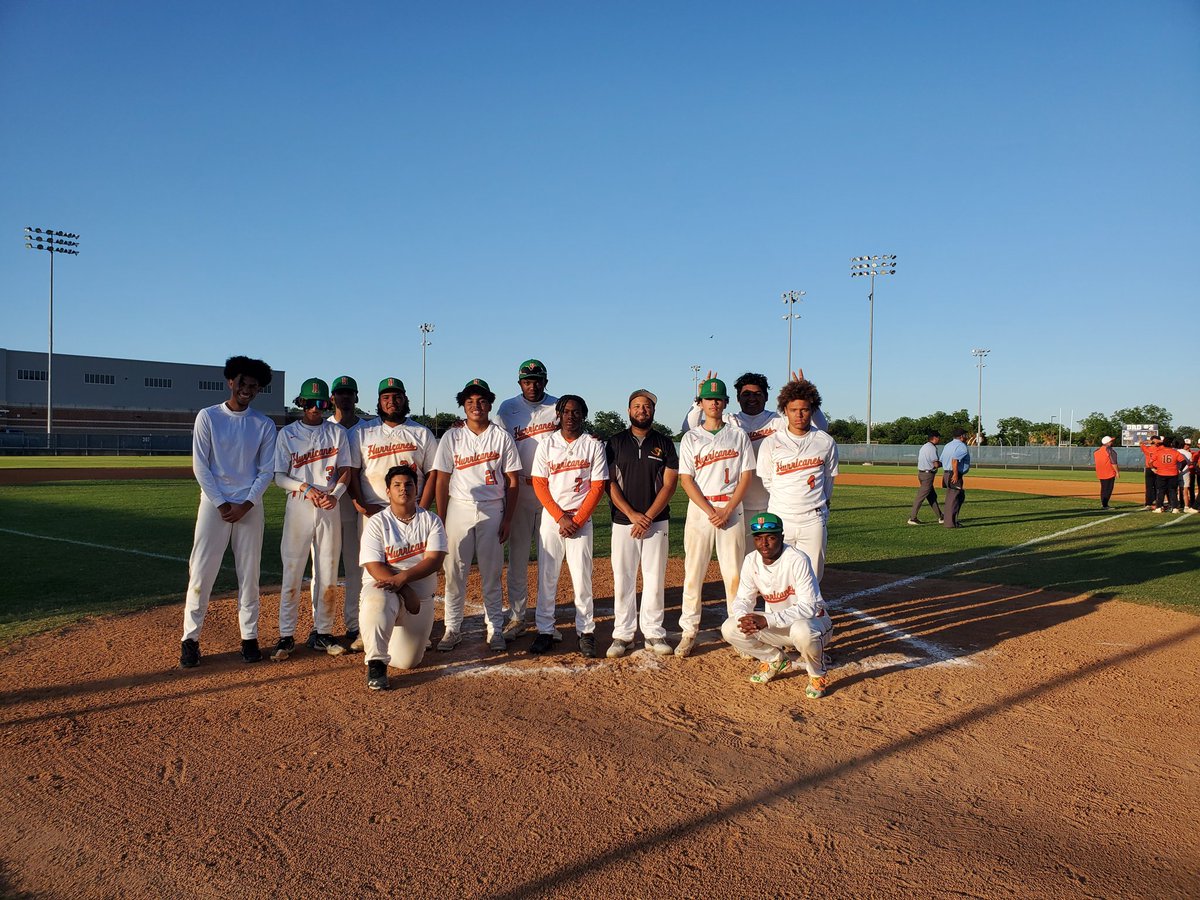 SAhouston_BB's tweet photo. Thank you to our  senior class for all your hard work and dedication to our baseball program. The foundation is set and we will continue to bulid #makenoexcuses https://t.co/Hm0JvGGqgh