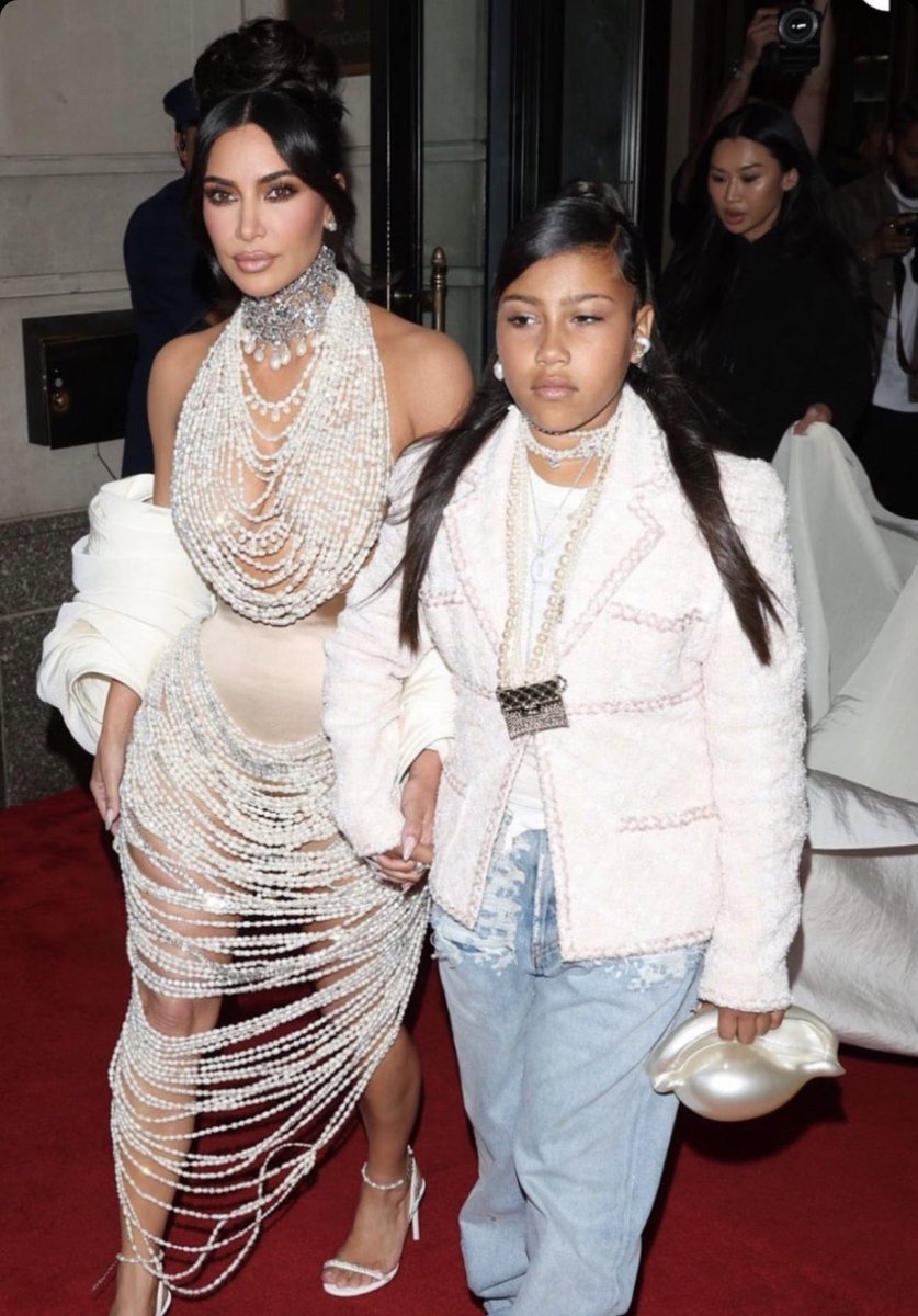 Stillkeepingup's tweet photo. Kim and North on their way to the met OMG #MetGala #MetGala2023 https://t.co/eJkhMNP5h2