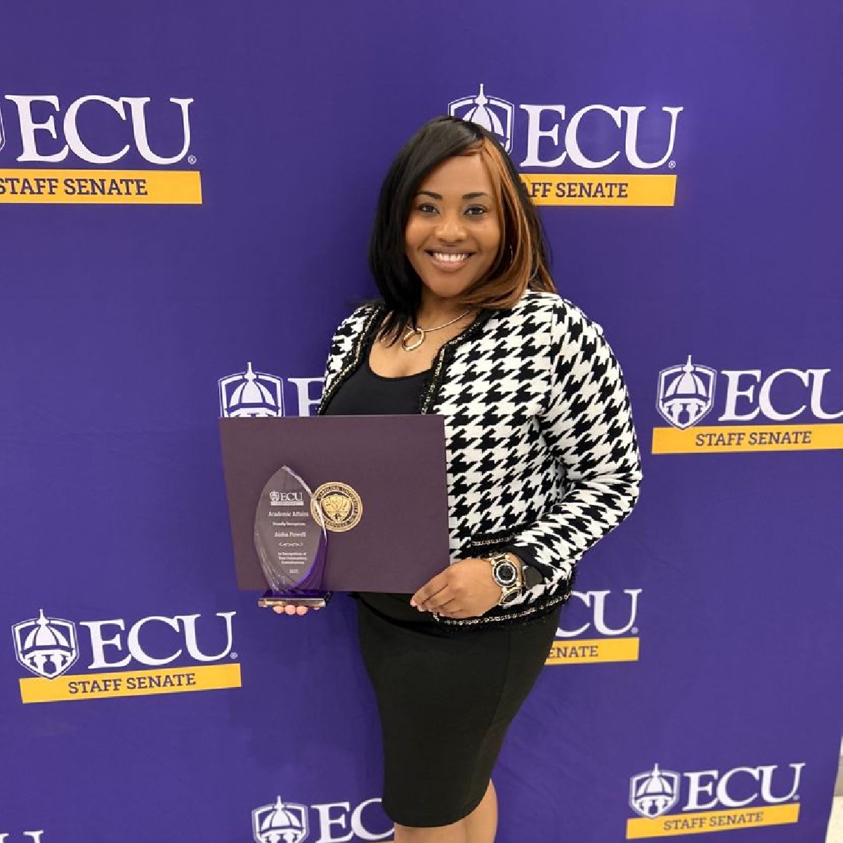 ECUCOB's tweet photo. #Congrats to #ECUCOB's Aisha Powell for being awarded the ECU Staff Senate Outstanding Award for Academic Affairs! We #ARRRG so lucky to have you, Aisha! #WeBuildLeaders โ ๏ธ๐๐๐ https://t.co/6aRlJohrgF