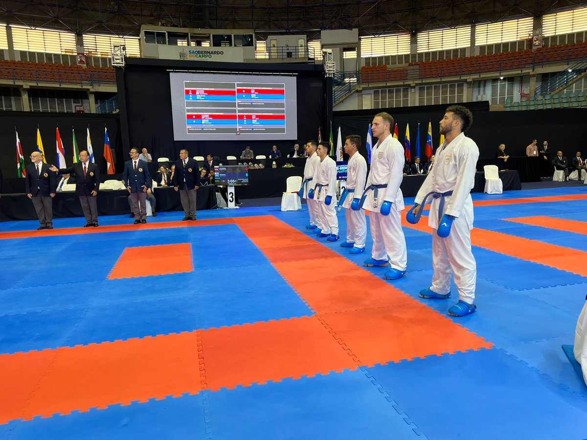 PabloLayerla's tweet photo. Una nueva página de esta historia. Un nuevo capítulo de este proceso. Orgulloso del trabajo y de cada uno de mi equipo. Con ellos a la guerra!! 💪🥋🇺🇾 #teamuru #karate @prensacou @UyDeporte @cukkarate https://t.co/Pk1kEu3fWL