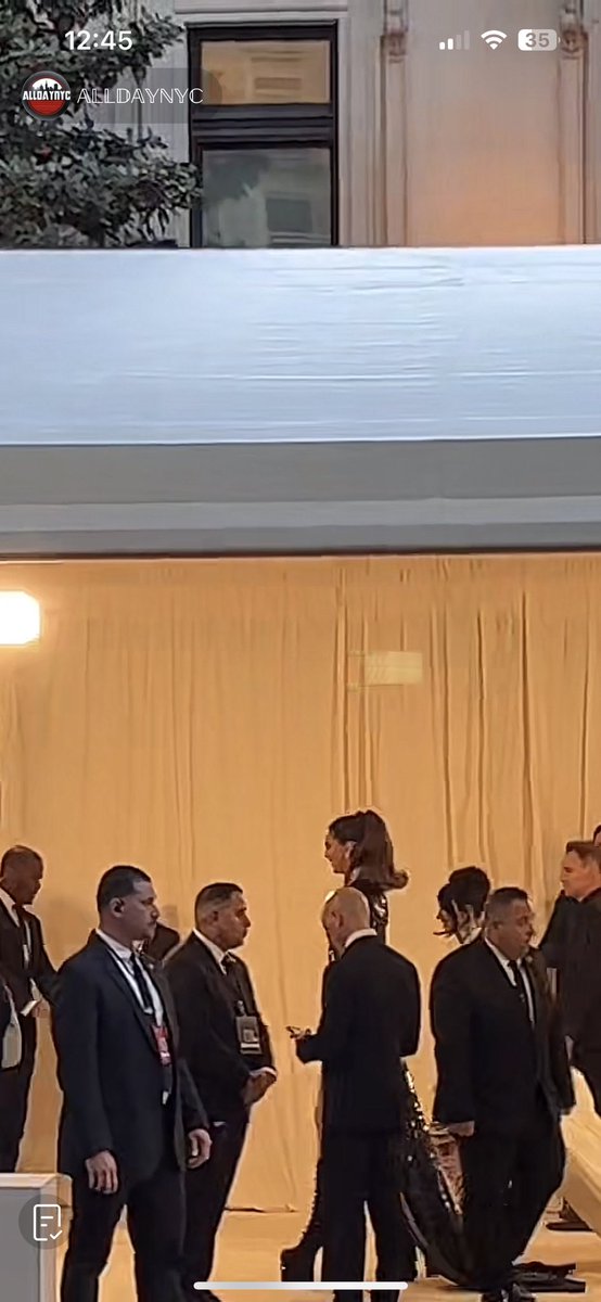 planktonflower's tweet photo. first looks of kendall jenner and kim kardashian at the met gala #kendalljenner #kimk #metgala https://t.co/tevWlBGUxA