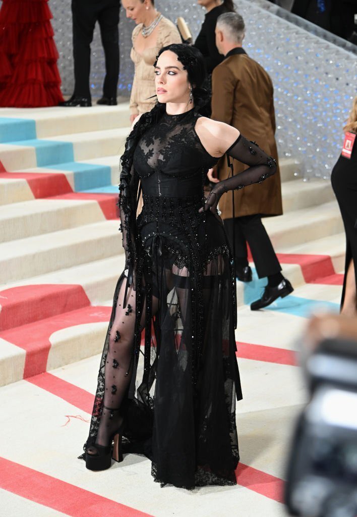 InfoBillieBR's tweet photo. Billie Eilish sem defeitos no tapete do #MetGala. https://t.co/whqIHgrdQk