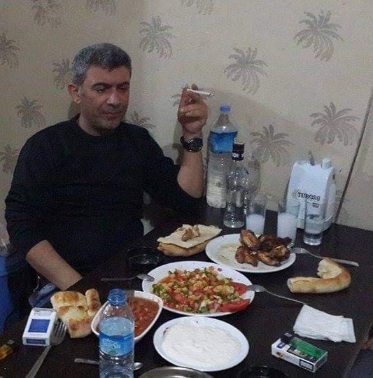 Gelecek'ten ayva gelir kar gelir Gümüş yüzük parmağıma dar gelir Ben de sandım meyhaneden yar gelir yarin yüzügü parmağima dar gelir leee leeeeeee.🌹🧿🌹