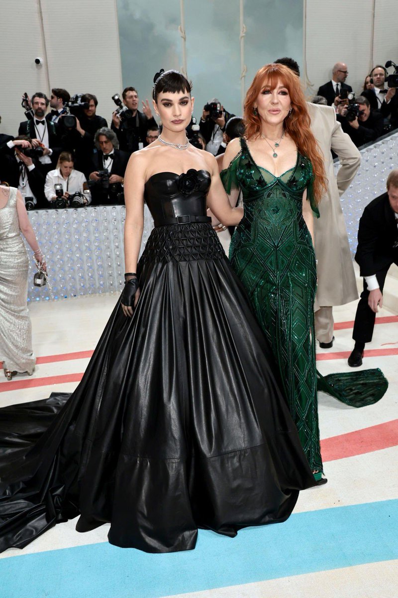popcultureshub's tweet photo. Lily James and Charlotte Tilbury at #MetGala https://t.co/l2iqetH2ck