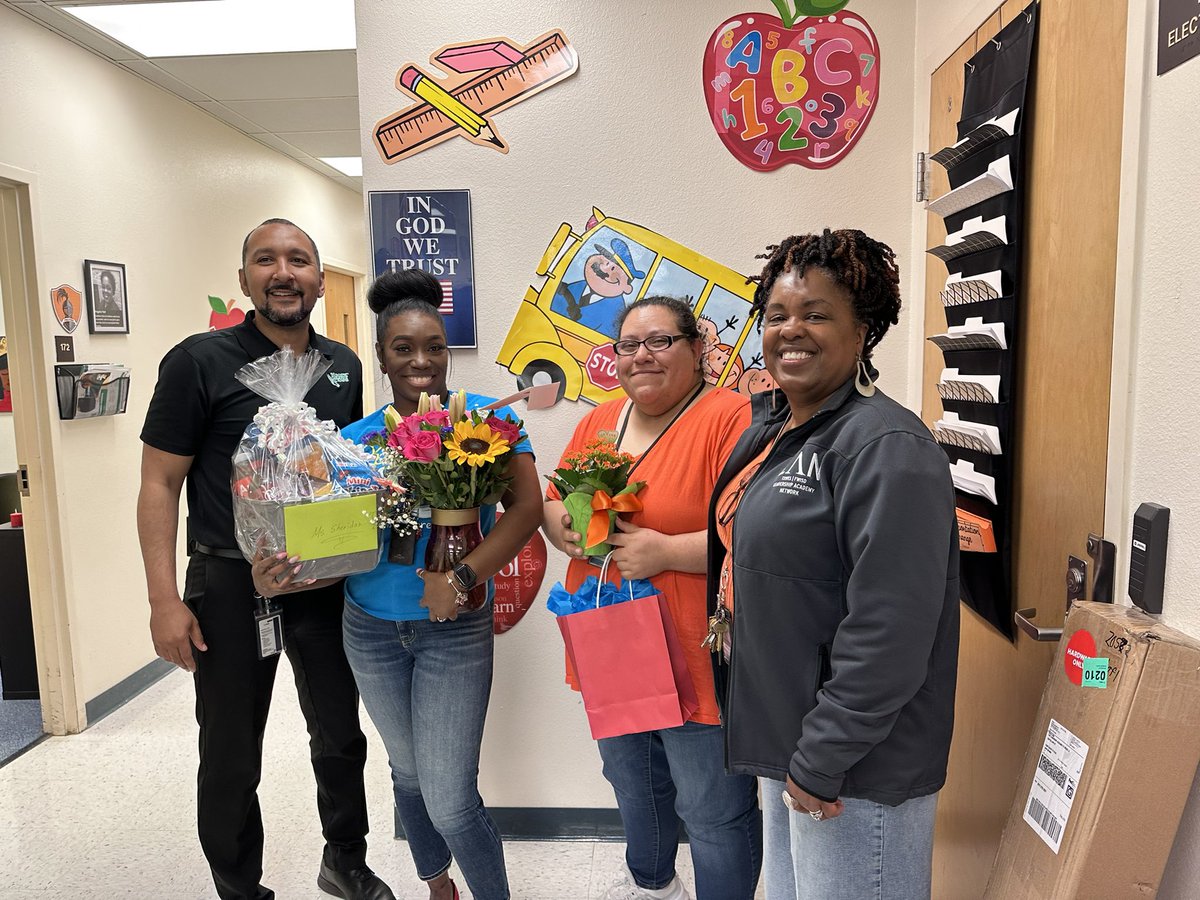 Mr_Conner's tweet photo. I know I might be late, but I have to give a shout-out to our phenomenal office staff for Administrative Professionals week! They are the engine that keeps our school moving! #Raisingthebar #LANLevelup @LALoganFWISD @LANSchools @pdilley5 https://t.co/wrHgFKCzoC