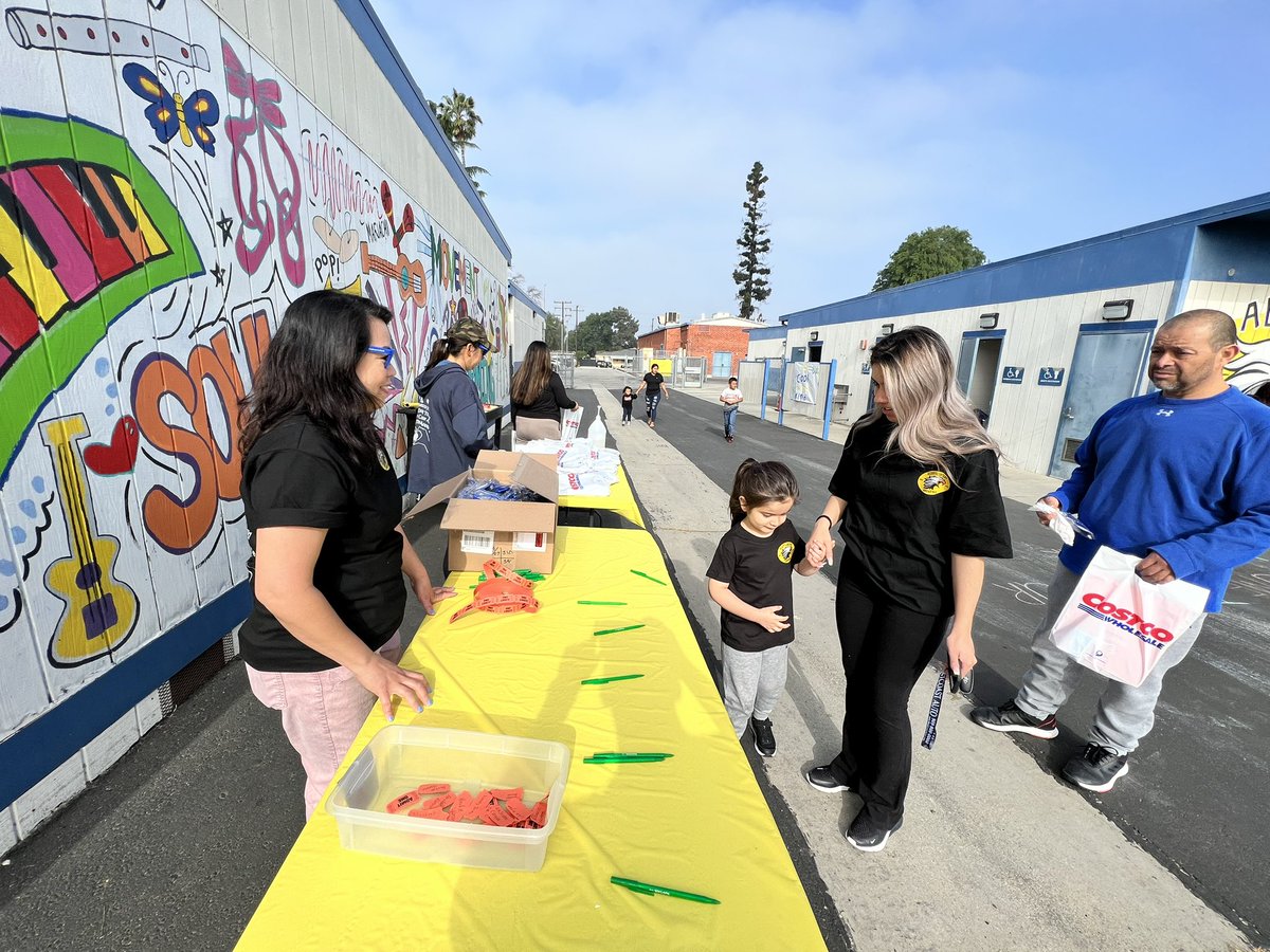 Kindness Walk 2023! Thank you Alcott staff and community for your support! #ParentandCommunityInvolvement #Walk4Kindness #WeSOARTogether @PomonaUnified @dr_ambriz_pusd