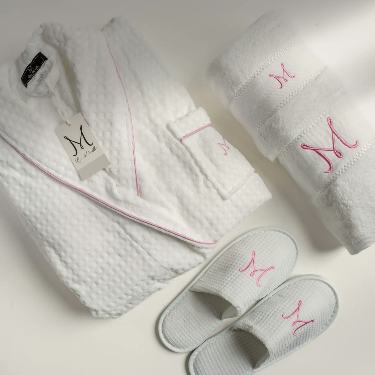 mbymireille's tweet photo. 🛀 Wrap yourself in luxury with our 100% cotton bathrobe, towel, and slippers. Perfect for indulgent moments at home. #AtHomeSpa #SelfCare #LuxuryBathrobe https://t.co/1XME6DbZTm