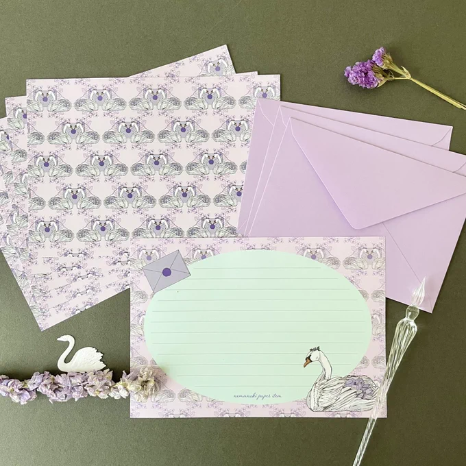 #吉祥寺文具の博覧会mini  白鳥とすみれの花モチーフの新作「菫色の手紙」は、このイベントのために用意したものだったり 井の頭公園にスワンボートありますもんね このほかにも数量限定でご当地アイテム製作中です  #スーク文具