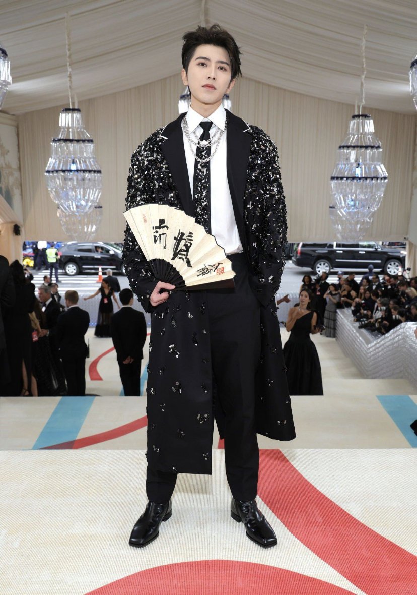 zhangxi00504285's tweet photo. Take a good look at the manuscript! It's truly a customized outfit, and Cai Xukun looks even more perfect!

Cai Xukun (KUN) 
Prada Ambassador 
@CXK_official
@Prada
#CaiXukun
#PradaxKUN
#MetGalaxKUN
#MetGala
#MetGala2023 https://t.co/JbfDlobDzz
