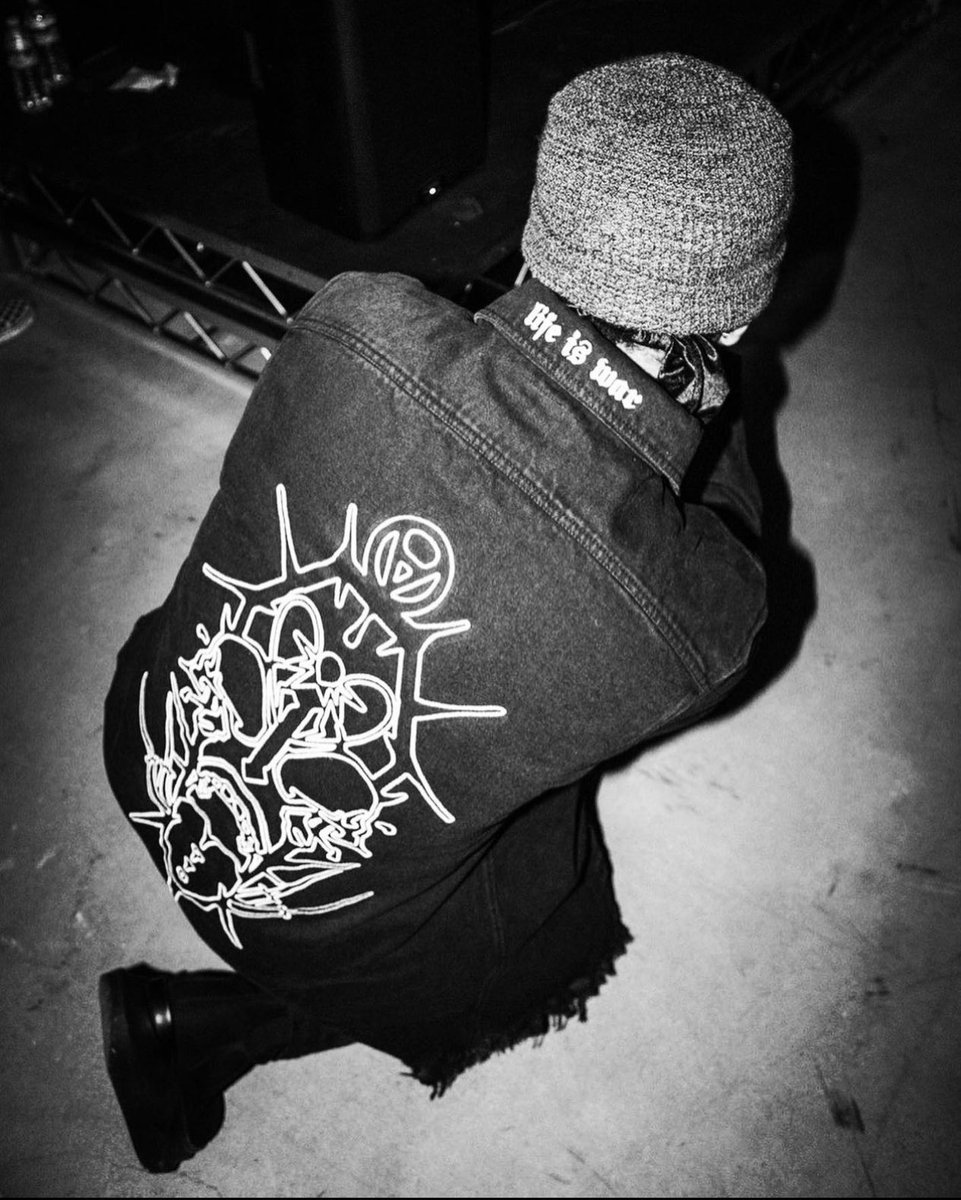 abelsdawnn's tweet photo. TURN TF AROUND @theweeknd https://t.co/XznMjLH0is
