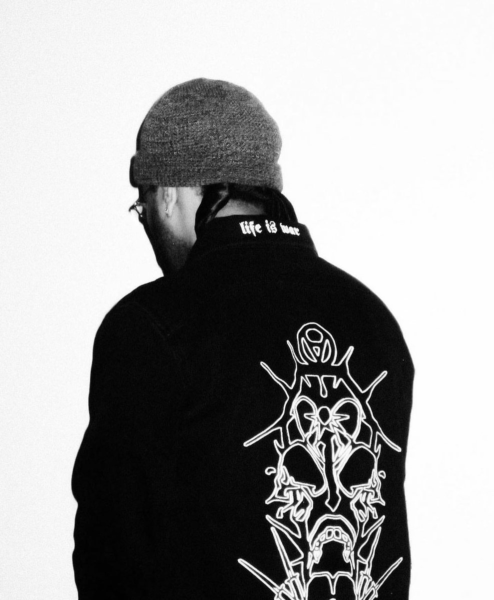 abelsdawnn's tweet photo. TURN TF AROUND @theweeknd https://t.co/XznMjLH0is