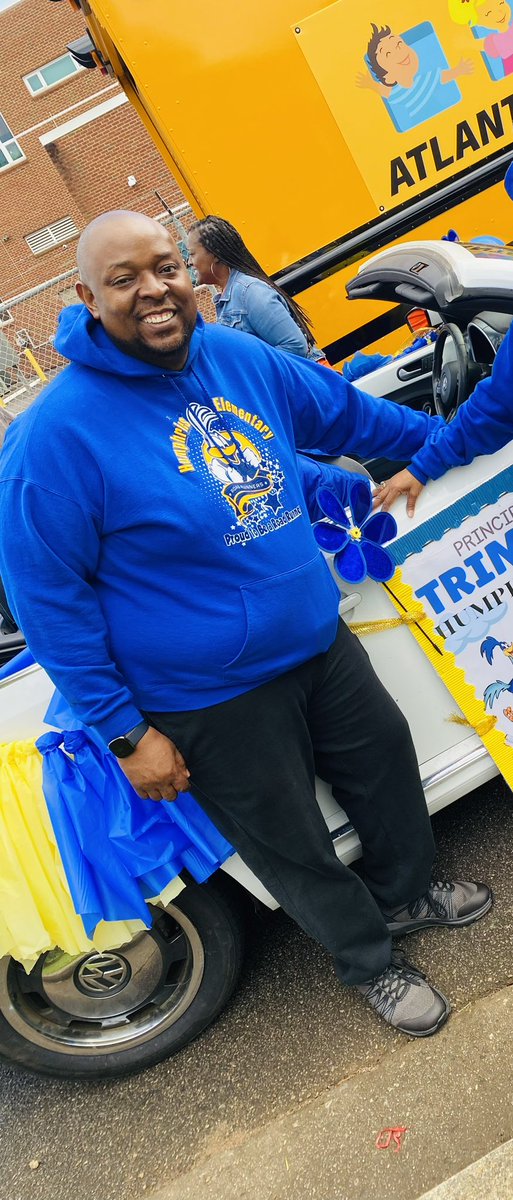 APSHumphriesES's tweet photo. Stop 🛑 what you’re doing! Help us honor🌟 &amp; celebrate @JaronTrimble 4️⃣ National Principal’s Day‼️He exemplifies Servant Leadership &amp;  works hard to ensure @HumphriesES always does what’s best for children.💯 #roadrunnerstrong #Leadership @apsupdate @DrLisaHerring @TommyUsherAPS https://t.co/VYDGOuZ0lB