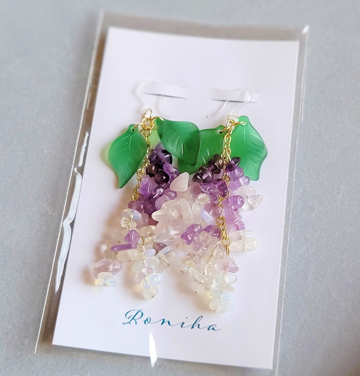 roniha628's tweet photo. =5月藤の花=ピアスのご購入ありがとうございますo,+:｡☆.*・+｡ #季節の華シリーズ #ビーズアクセサリー #ハンドメイド https://t.co/xLzmuWHIrs