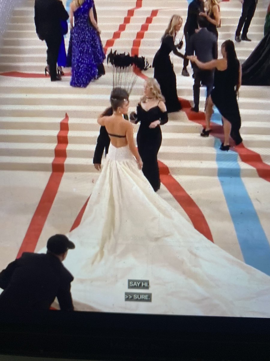 VNixie's tweet photo. WERK! Don’t look down though, that might fall off or hit someone. #MetGala  #MetGala2023 https://t.co/hqyn01fOzJ