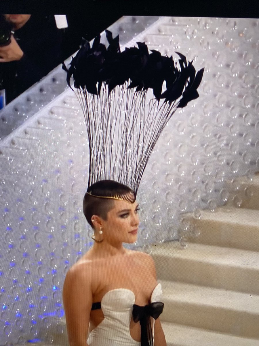 VNixie's tweet photo. WERK! Don’t look down though, that might fall off or hit someone. #MetGala  #MetGala2023 https://t.co/hqyn01fOzJ