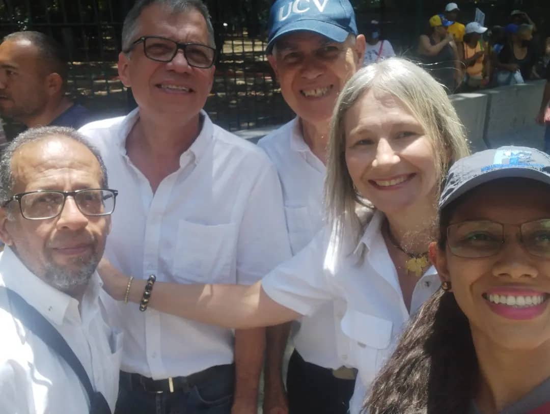 jbleons's tweet photo. Seguiremos apostando por las mejoras que permitan la universidad que queremos

#SalarioDignoYSuficiente para toda nuestra comunidad universitaria https://t.co/0tu2Rk65MG