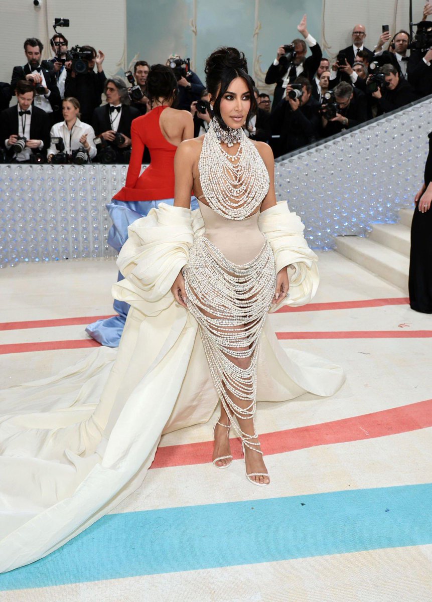 highendhomo's tweet photo. kim kardashian’s met gala look reminds me of her playboy photoshoot from 2007 https://t.co/kyivYNxnSL