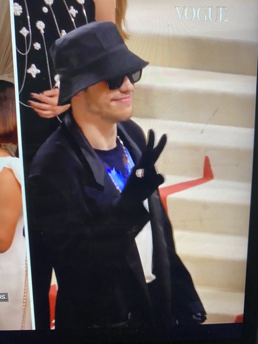 VNixie's tweet photo. I mean what did we expect? We got it. I have not liked that hat on anyone. #MetGala  #MetGala2023 https://t.co/8ikvhP8z0o